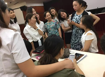 技能培訓(xùn) | 亞?wèn)|盛邀請(qǐng)東航名師張哲驪教授化妝實(shí)操培訓(xùn)課程
